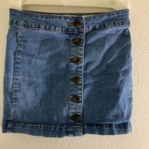 Tilly’s light wash jean skirt. Size xs. Stretch.